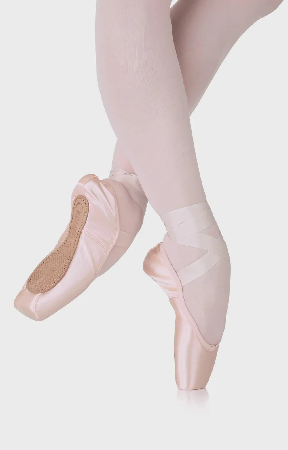 R-Class RC-32 Pointe Shoes – Quiet Performance, Wider Platform